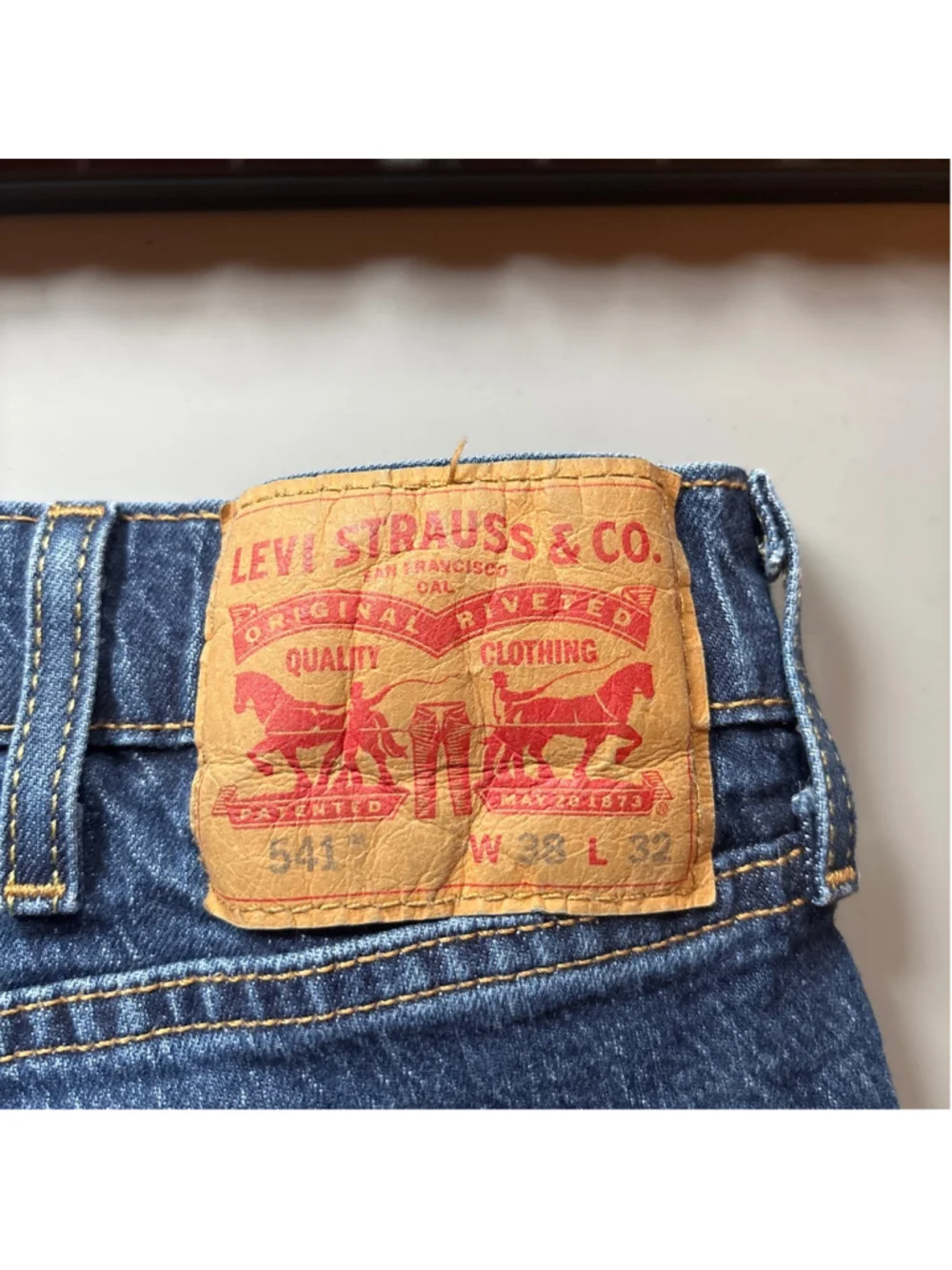 EUC Men's Levi's 541 Jeans - Size 38/32 - Picture 3 of 5